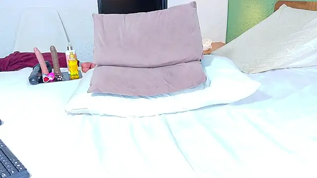 Snapshot of dannaahbrown chatting on February 7, 11:24 pm dannaahbrown online show from February 7, 11:24 pm