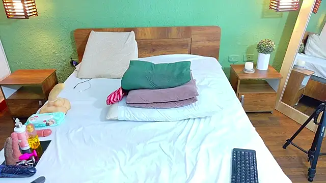 Snapshot of dannaahbrown chatting on February 16, 1:38 pm dannaahbrown online show from February 16, 1:38 pm