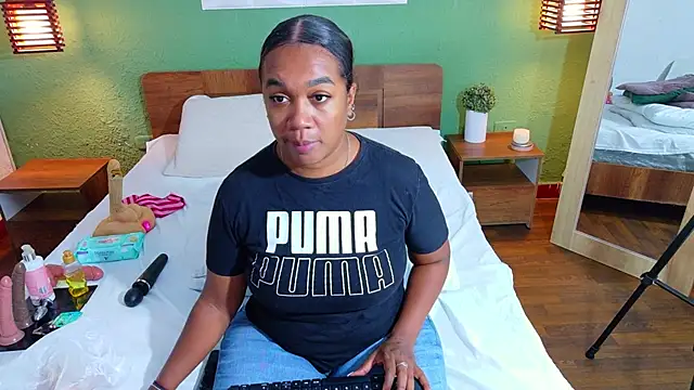 Snapshot of dannaahbrown chatting on October 19, 12:28 pm dannaahbrown online show from October 19, 12:28 pm