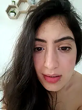 Snapshot of MIYESSI chatting on February 1, 3:43 pm MIYESSI online show from February 1, 3:43 pm