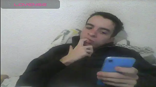 Snapshot of Tombgy07 chatting on December 21, 8:43 pm Tombgy07 online show from December 21, 8:43 pm