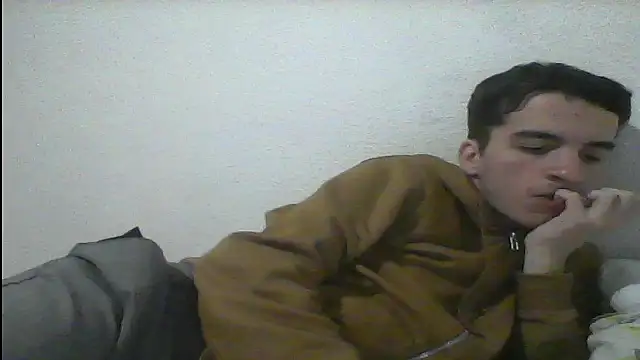 Snapshot of Tombgy07 chatting on February 27, 8:42 pm Tombgy07 online show from February 27, 8:42 pm