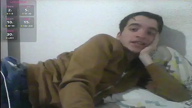 Snapshot of Tombgy07 chatting on March 18, 8:26 pm Tombgy07 online show from March 18, 8:26 pm