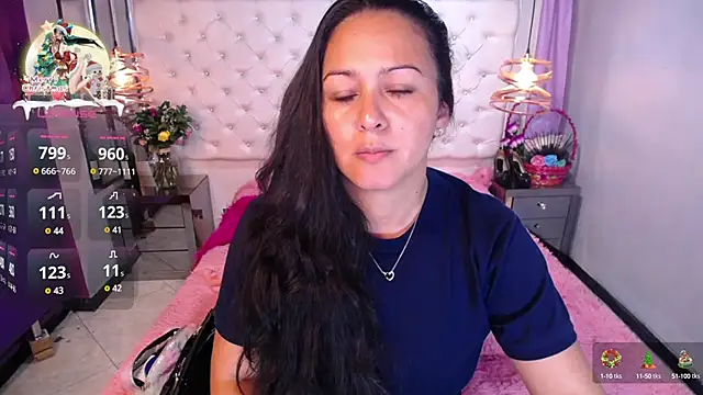 Snapshot of Georgina-Musk chatting on December 13, 7:43 pm Georgina-Musk online show from December 13, 7:43 pm