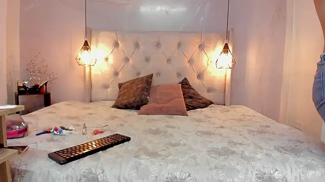 Snapshot of SakuraLee_ chatting on February 5, 11:48 am SakuraLee online show from February 5, 11:48 am