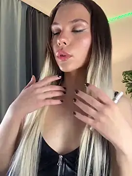 Snapshot of KittyKatyDream chatting on February 9, 3:45 pm KittyKatyDream online show from February 9, 3:45 pm