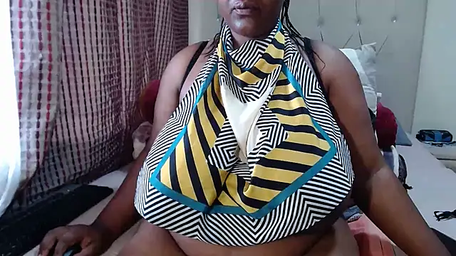 Snapshot of CHOCOLATEDARKBUSTYX chatting on October 27, 9:13 am CHOCOLATEDARKBUSTYX online show from October 27, 9:13 am