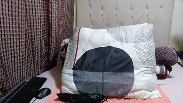 Snapshot of CHOCOLATEDARKBUSTYX chatting on November 27, 7:16 pm CHOCOLATEDARKBUSTYX online show from November 27, 7:16 pm