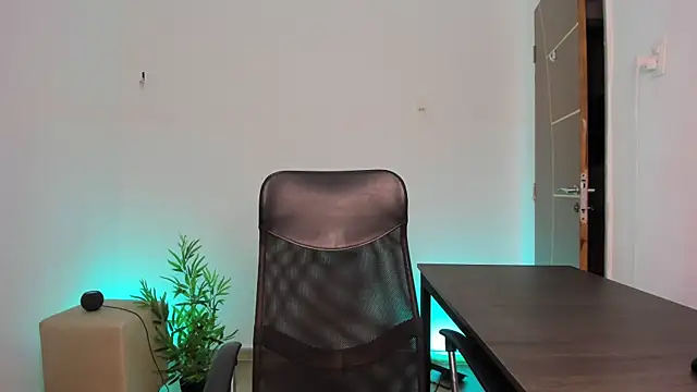 Snapshot of camille-rose chatting on February 24, 9:41 pm camille-rose online show from February 24, 9:41 pm