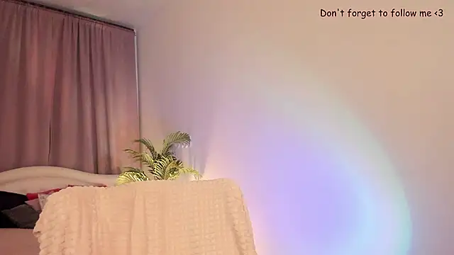 Snapshot of LauraCoy chatting on February 6, 8:23 pm LauraCoy online show from February 6, 8:23 pm