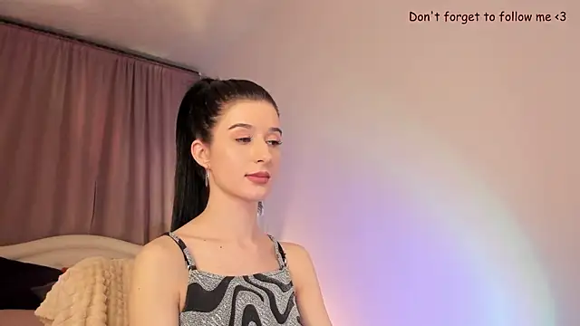 Snapshot of LauraCoy chatting on February 6, 11:48 pm LauraCoy online show from February 6, 11:48 pm