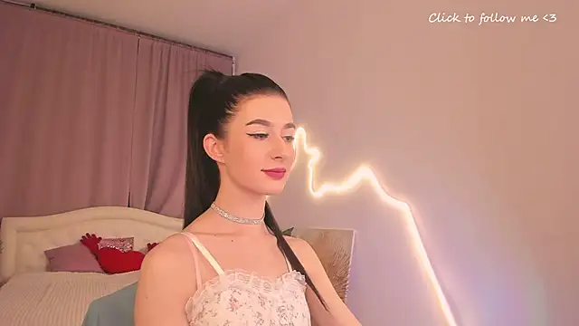 LauraCoy online show from January 11, 11:10 pm