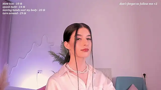 LauraCoy online show from August 7, 8:55 pm