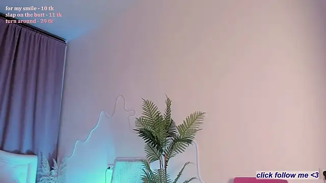 LauraCoy online show from August 8, 8:55 pm