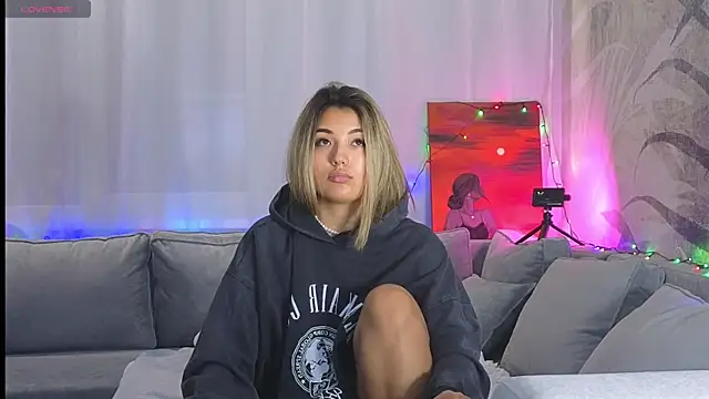 Snapshot of lily__foster chatting on December 13, 6:49 pm lily foster online show from December 13, 6:49 pm