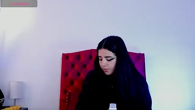 Snapshot of aliice_walker_ chatting on December 16, 1:32 pm aliice walker online show from December 16, 1:32 pm