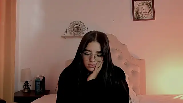 Snapshot of aliice_walker_ chatting on January 28, 7:32 pm aliice walker online show from January 28, 7:32 pm