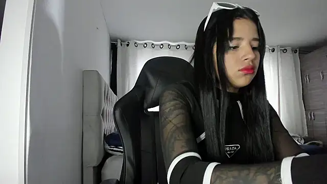 Snapshot of aliice_walker_ chatting on October 3, 1:08 pm aliice walker online show from October 3, 1:08 pm