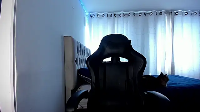 Snapshot of aliice_walker_ chatting on October 22, 12:49 pm aliice walker online show from October 22, 12:49 pm