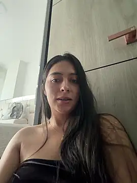 Snapshot of Sophie__Foxxx chatting on April 20, 3:37 pm Sophie Foxxx online show from April 20, 3:37 pm