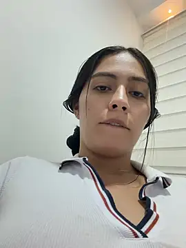 Snapshot of Sophie__Foxxx chatting on May 21, 2:29 am Sophie Foxxx online show from May 21, 2:29 am