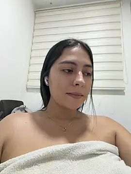 Snapshot of Sophie__Foxxx chatting on May 29, 12:30 am Sophie Foxxx online show from May 29, 12:30 am