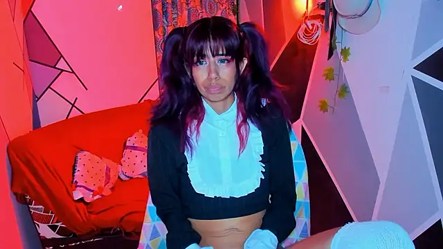 Snapshot of Roxanbunny1 chatting on December 2, 7:36 am Roxanbunny1 online show from December 2, 7:36 am