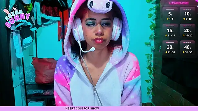 Snapshot of Roxanbunny1 chatting on December 15, 9:35 am Roxanbunny1 online show from December 15, 9:35 am