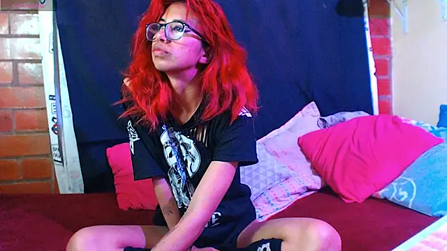 Snapshot of Roxanbunny1 chatting on December 30, 3:25 am Roxanbunny1 online show from December 30, 3:25 am