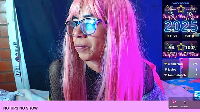 Snapshot of Roxanbunny1 chatting on January 4, 7:55 am Roxanbunny1 online show from January 4, 7:55 am