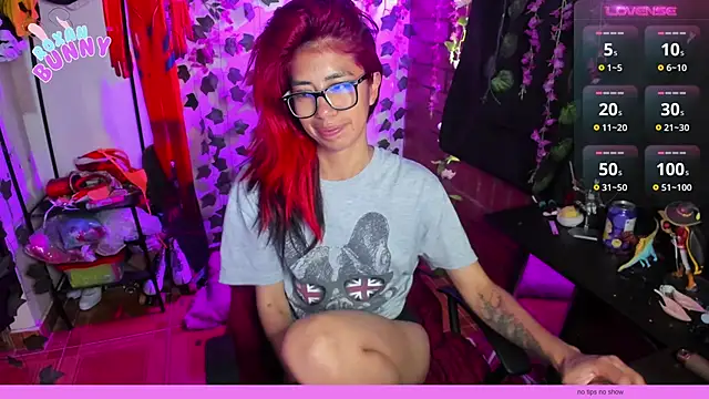 Snapshot of Roxanbunny1 chatting on February 2, 10:28 pm Roxanbunny1 online show from February 2, 10:28 pm