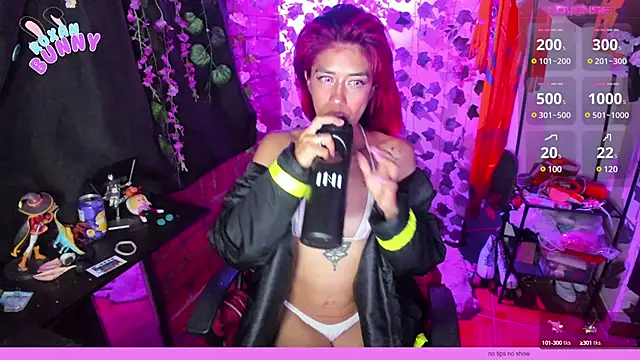 Snapshot of Roxanbunny1 chatting on February 8, 11:13 pm Roxanbunny1 online show from February 8, 11:13 pm