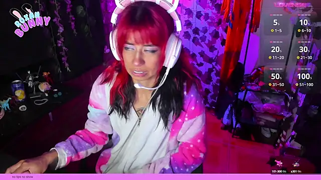 Snapshot of Roxanbunny1 chatting on February 10, 4:30 am Roxanbunny1 online show from February 10, 4:30 am