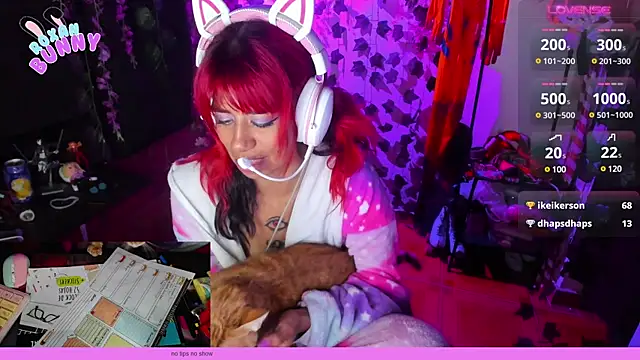 Snapshot of Roxanbunny1 chatting on February 10, 7:36 am Roxanbunny1 online show from February 10, 7:36 am