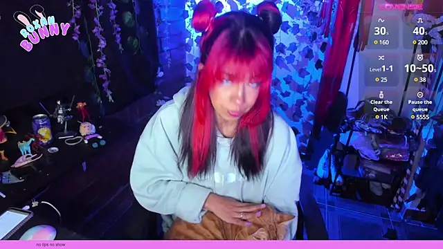 Snapshot of Roxanbunny1 chatting on February 12, 2:45 am Roxanbunny1 online show from February 12, 2:45 am