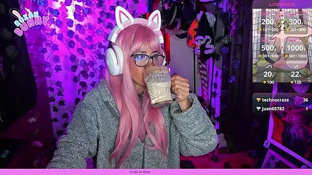 Snapshot of Roxanbunny1 chatting on February 14, 7:28 am Roxanbunny1 online show from February 14, 7:28 am