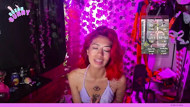 Snapshot of Roxanbunny1 chatting on February 15, 10:31 pm Roxanbunny1 online show from February 15, 10:31 pm