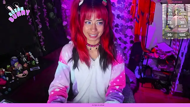 Snapshot of Roxanbunny1 chatting on February 18, 7:43 am Roxanbunny1 online show from February 18, 7:43 am