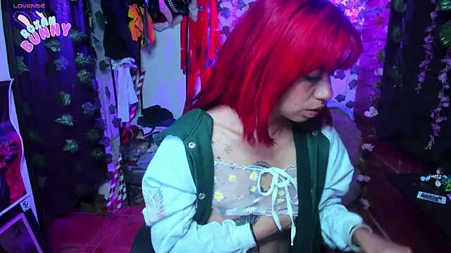 Snapshot of Roxanbunny1 chatting on March 4, 2:06 am Roxanbunny1 online show from March 4, 2:06 am