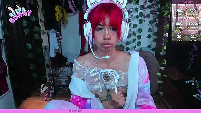 Snapshot of Roxanbunny1 chatting on March 4, 2:21 pm Roxanbunny1 online show from March 4, 2:21 pm