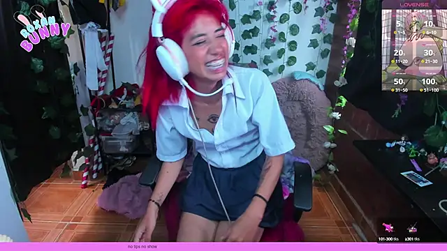 Snapshot of Roxanbunny1 chatting on March 4, 5:24 pm Roxanbunny1 online show from March 4, 5:24 pm