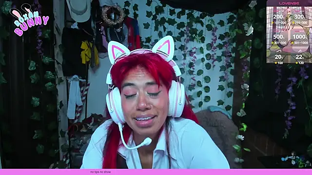 Snapshot of Roxanbunny1 chatting on March 7, 12:58 am Roxanbunny1 online show from March 7, 12:58 am