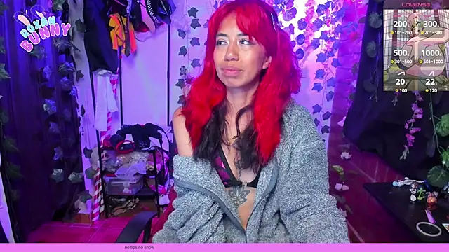 Snapshot of Roxanbunny1 chatting on March 9, 1:04 am Roxanbunny1 online show from March 9, 1:04 am