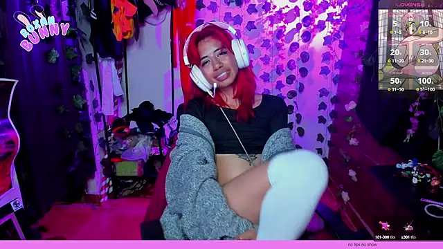 Snapshot of Roxanbunny1 chatting on March 15, 6:03 am Roxanbunny1 online show from March 15, 6:03 am