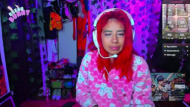 Snapshot of Roxanbunny1 chatting on March 19, 9:06 am Roxanbunny1 online show from March 19, 9:06 am