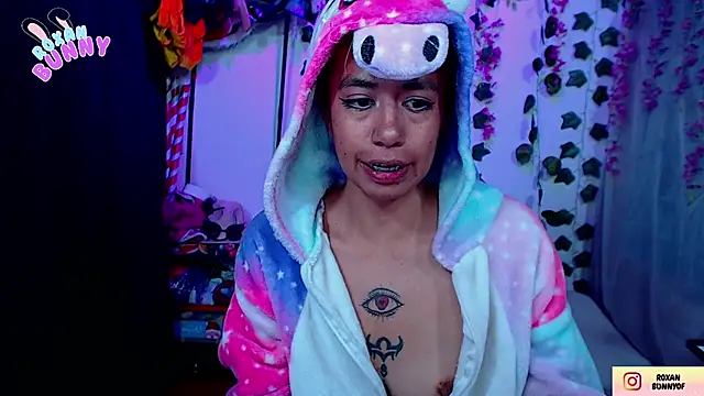 Snapshot of Roxanbunny1 chatting on September 15, 2:44 am Roxanbunny1 online show from September 15, 2:44 am