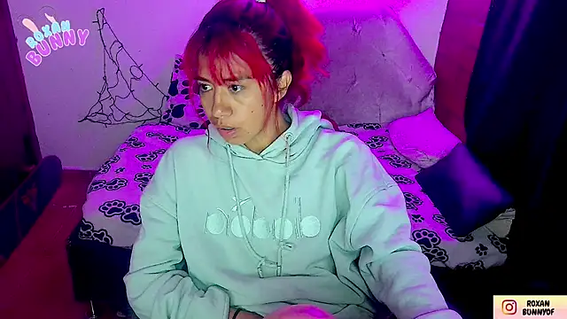 Snapshot of Roxanbunny1 chatting on October 29, 11:50 pm Roxanbunny1 online show from October 29, 11:50 pm