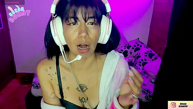 Snapshot of Roxanbunny1 chatting on November 7, 4:12 am Roxanbunny1 online show from November 7, 4:12 am