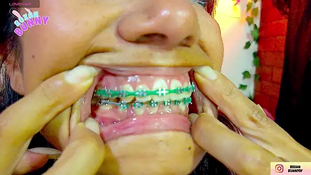 Snapshot of Roxanbunny1 chatting on November 28, 9:39 pm Roxanbunny1 online show from November 28, 9:39 pm