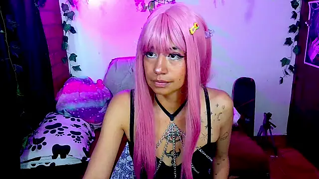 Snapshot of Roxanbunny1 chatting on December 4, 5:54 pm Roxanbunny1 online show from December 4, 5:54 pm